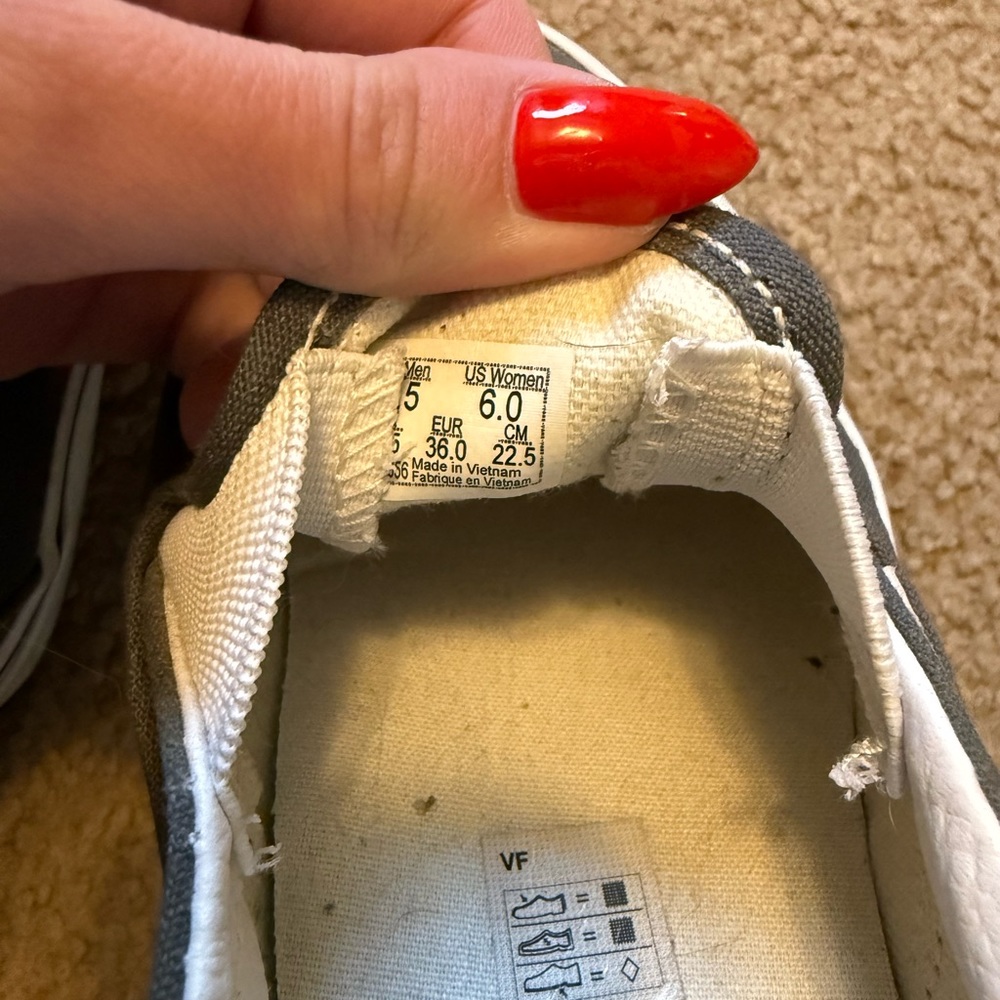 Slip on Vans - Picture 3 of 4